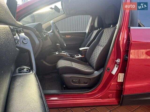 Красный Ниссан Rogue Sport, объемом двигателя 2 л и пробегом 61 тыс. км за 14700 $, фото 19 на Automoto.ua