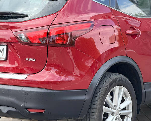 Красный Ниссан Rogue Sport, объемом двигателя 2 л и пробегом 51 тыс. км за 13800 $, фото 3 на Automoto.ua