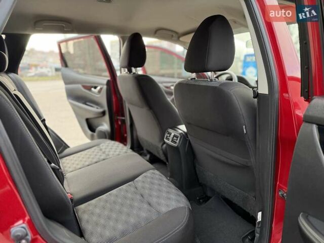 Красный Ниссан Rogue Sport, объемом двигателя 2 л и пробегом 54 тыс. км за 16900 $, фото 19 на Automoto.ua
