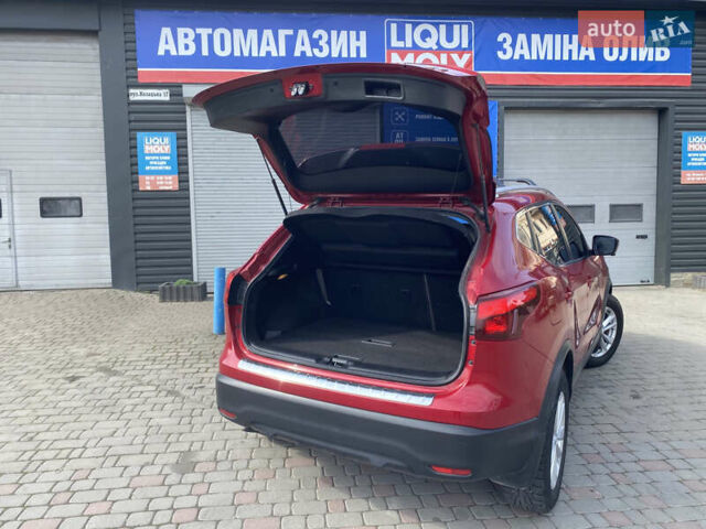 Красный Ниссан Rogue Sport, объемом двигателя 2 л и пробегом 62 тыс. км за 14800 $, фото 12 на Automoto.ua