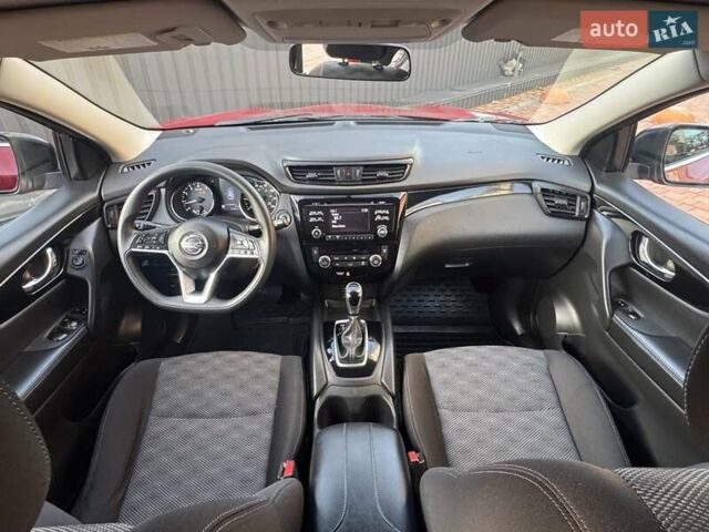 Красный Ниссан Rogue Sport, объемом двигателя 2 л и пробегом 61 тыс. км за 14700 $, фото 5 на Automoto.ua