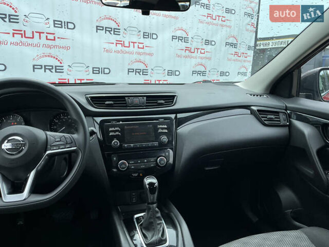 Красный Ниссан Rogue Sport, объемом двигателя 2 л и пробегом 165 тыс. км за 13650 $, фото 18 на Automoto.ua