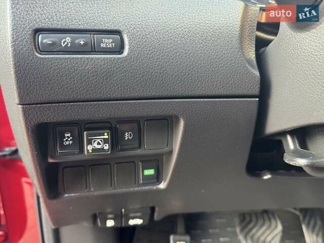 Красный Ниссан Rogue Sport, объемом двигателя 2 л и пробегом 61 тыс. км за 14700 $, фото 1 на Automoto.ua