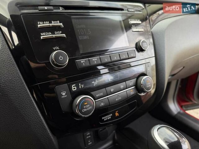 Красный Ниссан Rogue Sport, объемом двигателя 2 л и пробегом 54 тыс. км за 16900 $, фото 17 на Automoto.ua