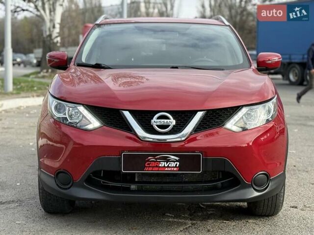 Красный Ниссан Rogue Sport, объемом двигателя 2 л и пробегом 54 тыс. км за 16900 $, фото 2 на Automoto.ua