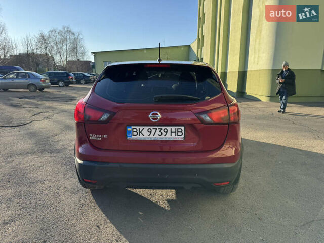 Красный Ниссан Rogue Sport, объемом двигателя 2 л и пробегом 139 тыс. км за 12300 $, фото 5 на Automoto.ua