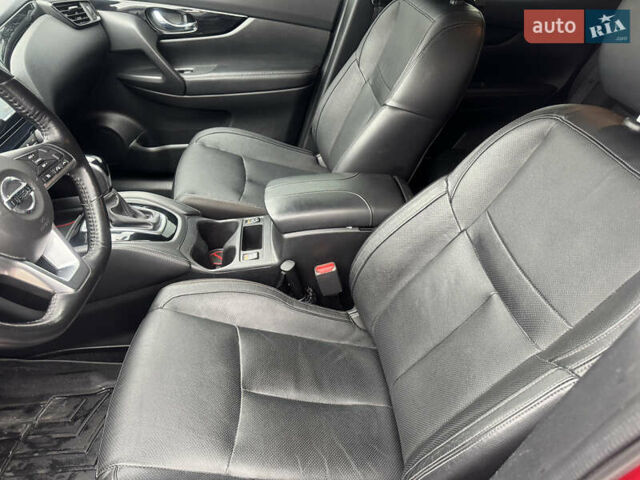 Красный Ниссан Rogue Sport, объемом двигателя 2 л и пробегом 67 тыс. км за 16400 $, фото 9 на Automoto.ua