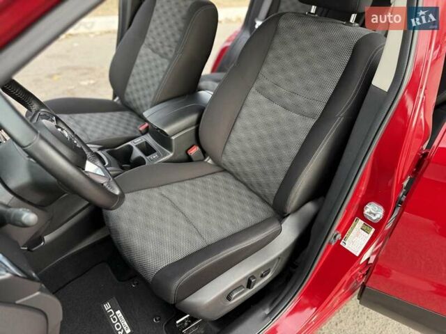 Красный Ниссан Rogue Sport, объемом двигателя 2 л и пробегом 54 тыс. км за 16900 $, фото 9 на Automoto.ua