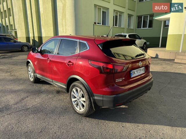 Красный Ниссан Rogue Sport, объемом двигателя 2 л и пробегом 139 тыс. км за 12300 $, фото 6 на Automoto.ua