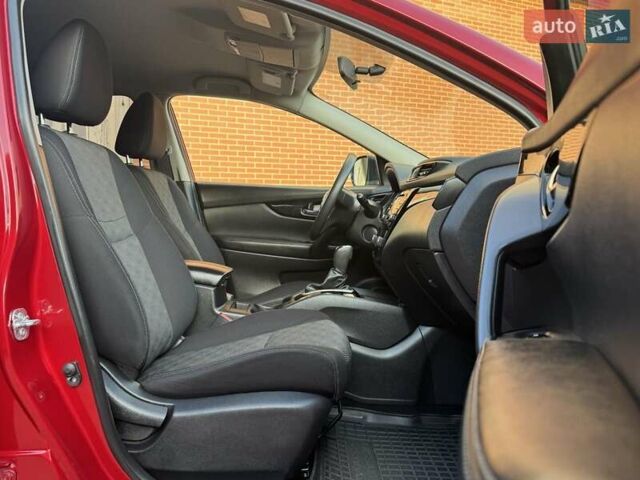 Красный Ниссан Rogue Sport, объемом двигателя 2 л и пробегом 61 тыс. км за 14700 $, фото 20 на Automoto.ua
