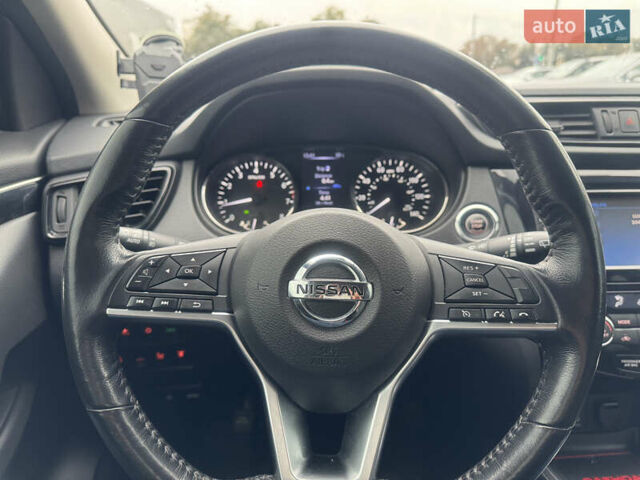 Красный Ниссан Rogue Sport, объемом двигателя 2 л и пробегом 67 тыс. км за 16400 $, фото 47 на Automoto.ua
