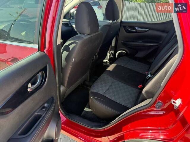 Красный Ниссан Rogue Sport, объемом двигателя 2 л и пробегом 199 тыс. км за 11500 $, фото 16 на Automoto.ua