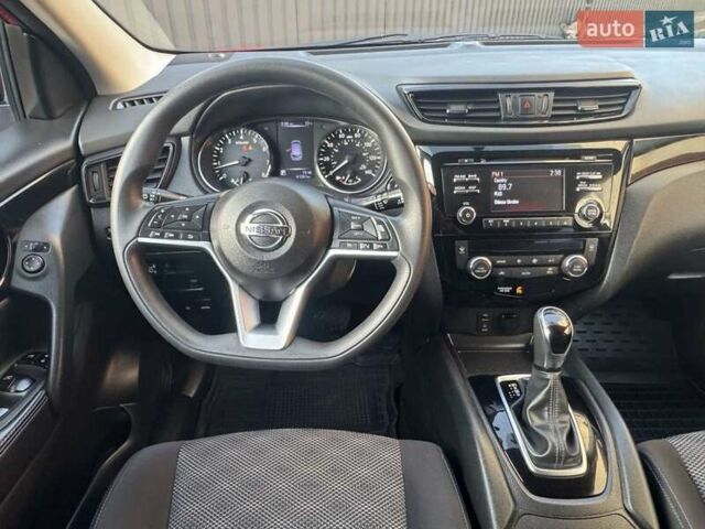 Красный Ниссан Rogue Sport, объемом двигателя 2 л и пробегом 61 тыс. км за 14700 $, фото 7 на Automoto.ua