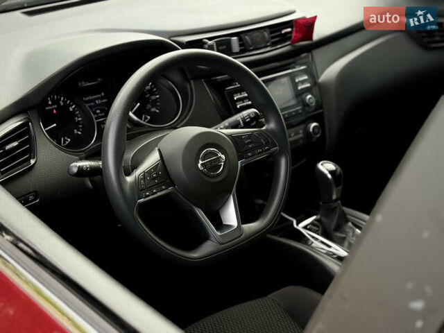 Красный Ниссан Rogue Sport, объемом двигателя 2 л и пробегом 51 тыс. км за 13800 $, фото 15 на Automoto.ua