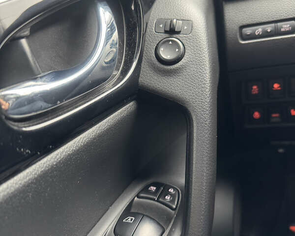 Красный Ниссан Rogue Sport, объемом двигателя 2 л и пробегом 67 тыс. км за 16400 $, фото 38 на Automoto.ua