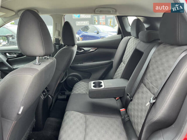 Красный Ниссан Rogue Sport, объемом двигателя 2 л и пробегом 165 тыс. км за 13650 $, фото 24 на Automoto.ua