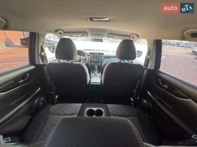 Красный Ниссан Rogue Sport, объемом двигателя 2 л и пробегом 61 тыс. км за 14700 $, фото 23 на Automoto.ua