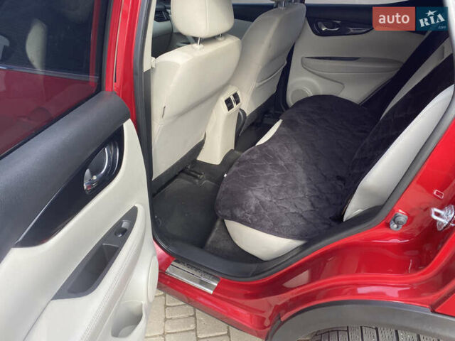 Красный Ниссан Rogue Sport, объемом двигателя 2 л и пробегом 62 тыс. км за 14800 $, фото 8 на Automoto.ua