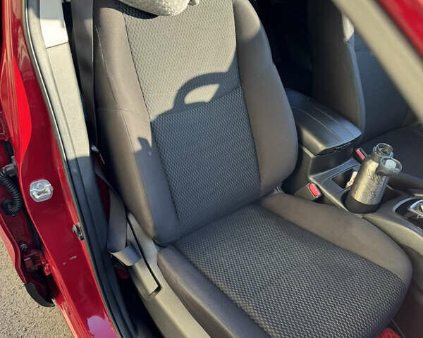 Красный Ниссан Rogue Sport, объемом двигателя 2 л и пробегом 139 тыс. км за 12300 $, фото 12 на Automoto.ua