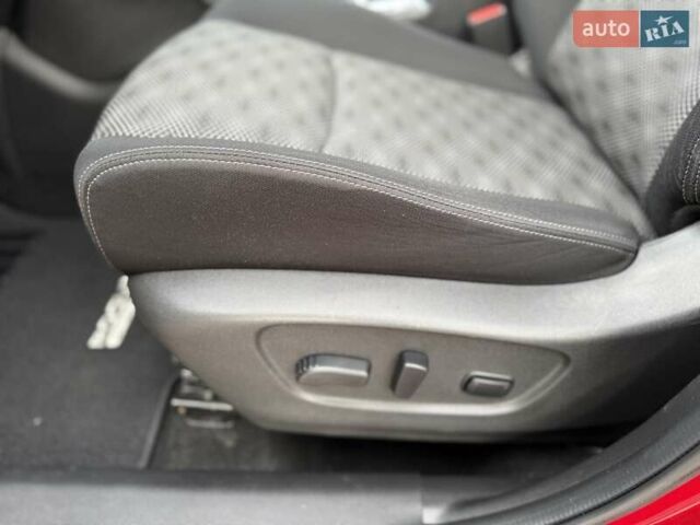 Красный Ниссан Rogue Sport, объемом двигателя 2 л и пробегом 54 тыс. км за 16900 $, фото 11 на Automoto.ua