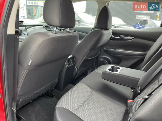 Красный Ниссан Rogue Sport, объемом двигателя 2 л и пробегом 165 тыс. км за 13650 $, фото 23 на Automoto.ua