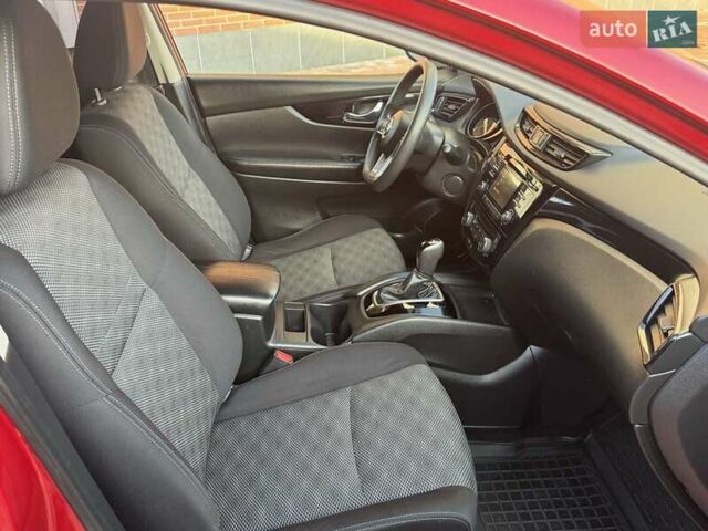 Красный Ниссан Rogue Sport, объемом двигателя 2 л и пробегом 61 тыс. км за 14700 $, фото 4 на Automoto.ua