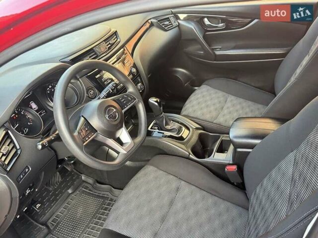 Красный Ниссан Rogue Sport, объемом двигателя 2 л и пробегом 61 тыс. км за 14700 $, фото 8 на Automoto.ua