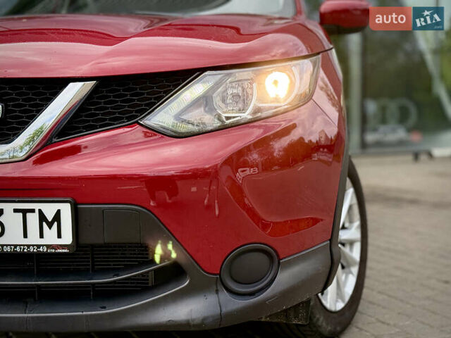 Красный Ниссан Rogue Sport, объемом двигателя 2 л и пробегом 51 тыс. км за 13800 $, фото 5 на Automoto.ua