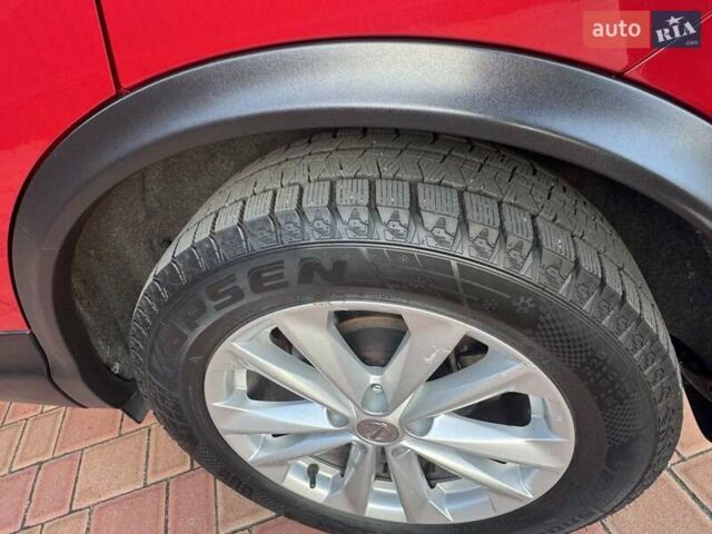 Красный Ниссан Rogue Sport, объемом двигателя 2 л и пробегом 61 тыс. км за 14700 $, фото 9 на Automoto.ua