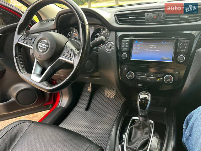 Червоний Ніссан Rogue Sport, об'ємом двигуна 2 л та пробігом 86 тис. км за 16300 $, фото 32 на Automoto.ua