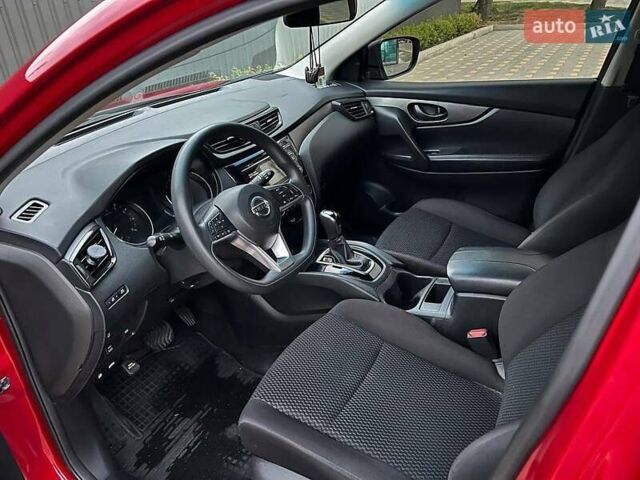 Красный Ниссан Rogue Sport, объемом двигателя 2 л и пробегом 95 тыс. км за 13000 $, фото 7 на Automoto.ua