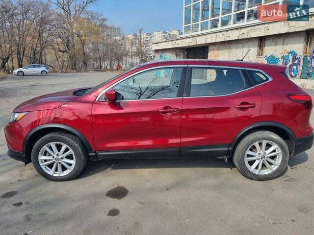 Красный Ниссан Rogue Sport, объемом двигателя 2 л и пробегом 146 тыс. км за 13800 $, фото 4 на Automoto.ua