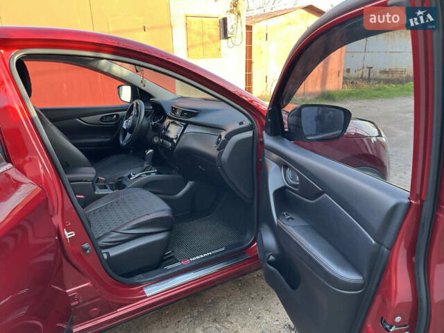 Красный Ниссан Rogue Sport, объемом двигателя 2 л и пробегом 117 тыс. км за 14500 $, фото 7 на Automoto.ua