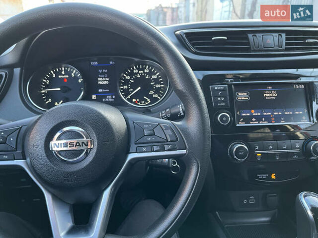 Красный Ниссан Rogue Sport, объемом двигателя 2 л и пробегом 117 тыс. км за 14500 $, фото 1 на Automoto.ua