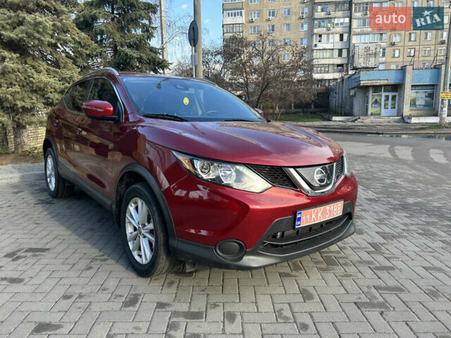 Красный Ниссан Rogue Sport, объемом двигателя 2 л и пробегом 155 тыс. км за 15500 $, фото 7 на Automoto.ua