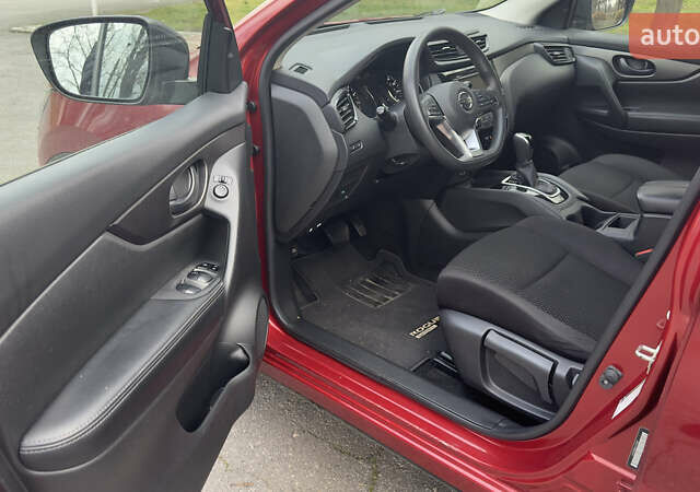 Красный Ниссан Rogue Sport, объемом двигателя 2 л и пробегом 140 тыс. км за 13500 $, фото 11 на Automoto.ua