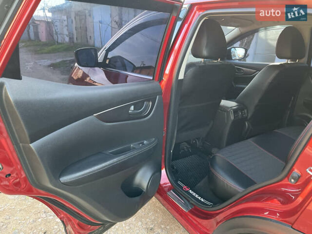 Красный Ниссан Rogue Sport, объемом двигателя 2 л и пробегом 117 тыс. км за 14500 $, фото 2 на Automoto.ua
