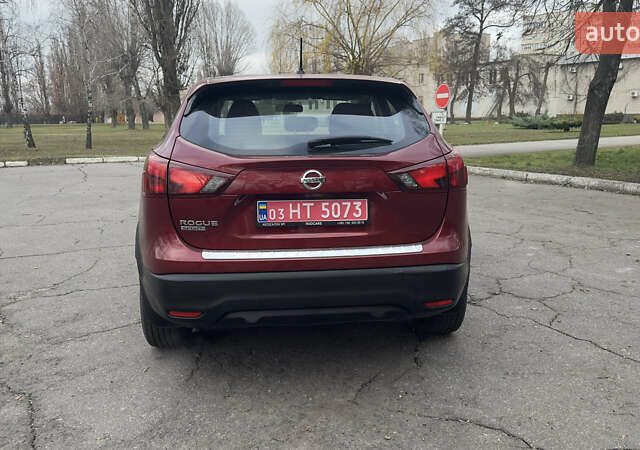 Красный Ниссан Rogue Sport, объемом двигателя 2 л и пробегом 140 тыс. км за 13500 $, фото 4 на Automoto.ua