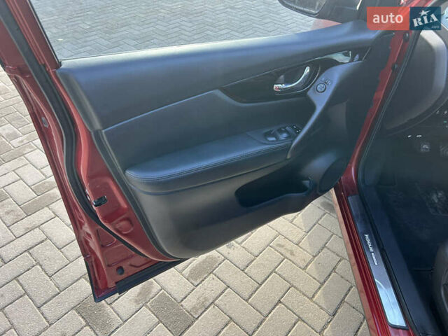Красный Ниссан Rogue Sport, объемом двигателя 2 л и пробегом 155 тыс. км за 15500 $, фото 23 на Automoto.ua