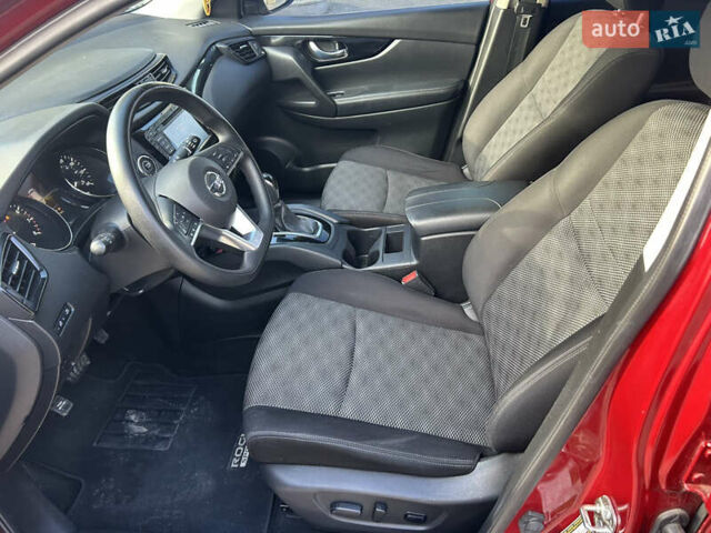 Красный Ниссан Rogue Sport, объемом двигателя 2 л и пробегом 155 тыс. км за 15500 $, фото 22 на Automoto.ua