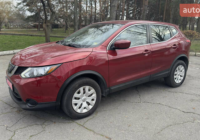 Красный Ниссан Rogue Sport, объемом двигателя 2 л и пробегом 140 тыс. км за 13500 $, фото 1 на Automoto.ua