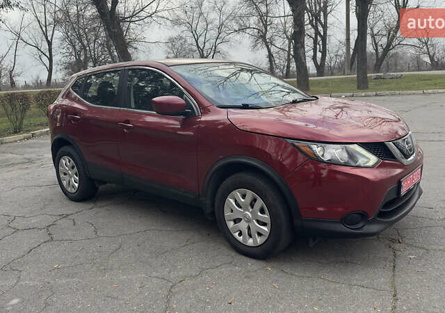 Красный Ниссан Rogue Sport, объемом двигателя 2 л и пробегом 140 тыс. км за 13500 $, фото 8 на Automoto.ua