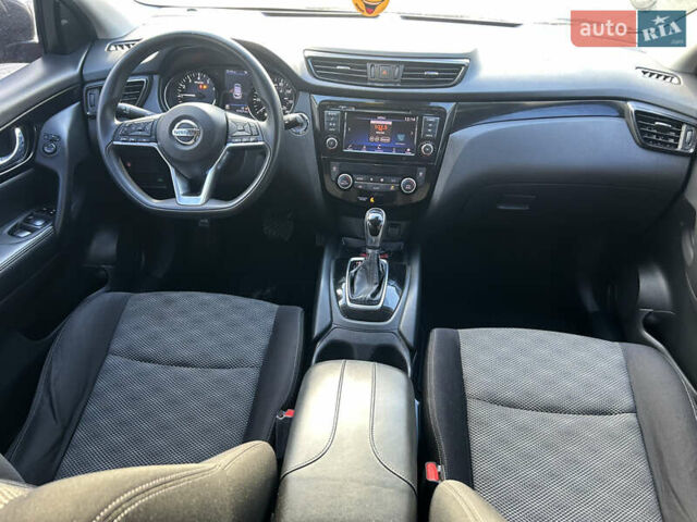 Красный Ниссан Rogue Sport, объемом двигателя 2 л и пробегом 155 тыс. км за 15500 $, фото 30 на Automoto.ua