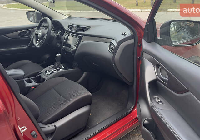 Красный Ниссан Rogue Sport, объемом двигателя 2 л и пробегом 140 тыс. км за 13500 $, фото 15 на Automoto.ua