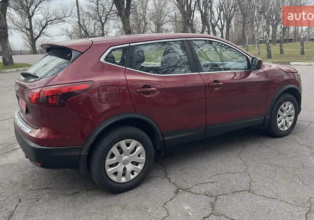 Красный Ниссан Rogue Sport, объемом двигателя 2 л и пробегом 140 тыс. км за 13500 $, фото 6 на Automoto.ua