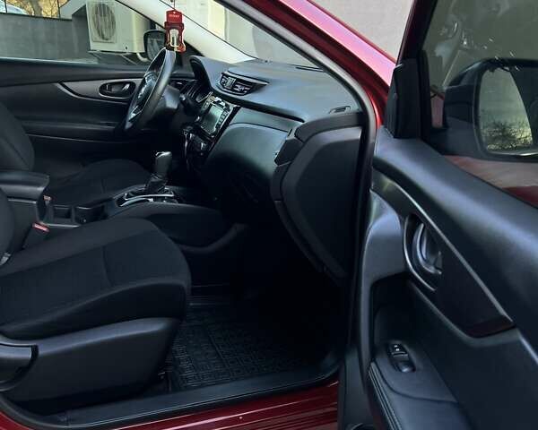 Красный Ниссан Rogue Sport, объемом двигателя 2 л и пробегом 230 тыс. км за 13600 $, фото 22 на Automoto.ua