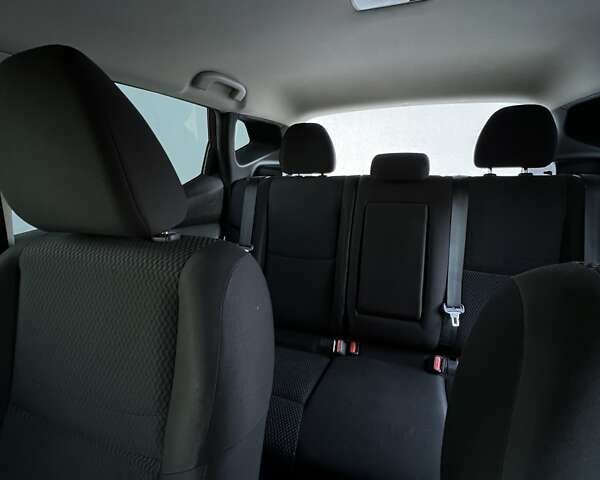 Красный Ниссан Rogue Sport, объемом двигателя 2 л и пробегом 230 тыс. км за 13600 $, фото 15 на Automoto.ua