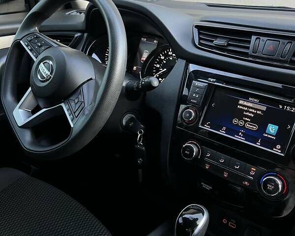 Красный Ниссан Rogue Sport, объемом двигателя 2 л и пробегом 230 тыс. км за 13600 $, фото 25 на Automoto.ua