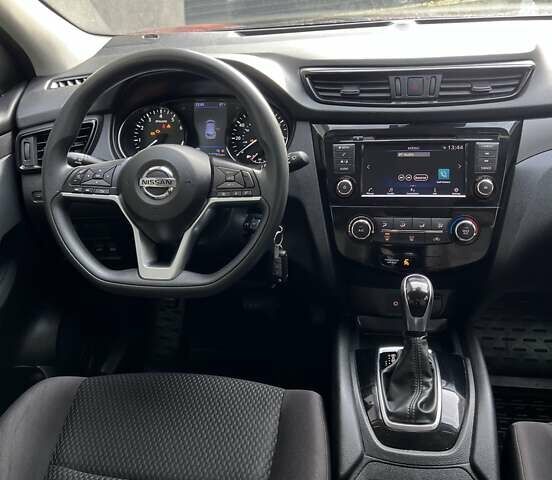 Красный Ниссан Rogue Sport, объемом двигателя 2 л и пробегом 231 тыс. км за 13200 $, фото 26 на Automoto.ua