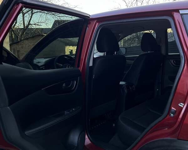 Красный Ниссан Rogue Sport, объемом двигателя 2 л и пробегом 230 тыс. км за 13600 $, фото 13 на Automoto.ua